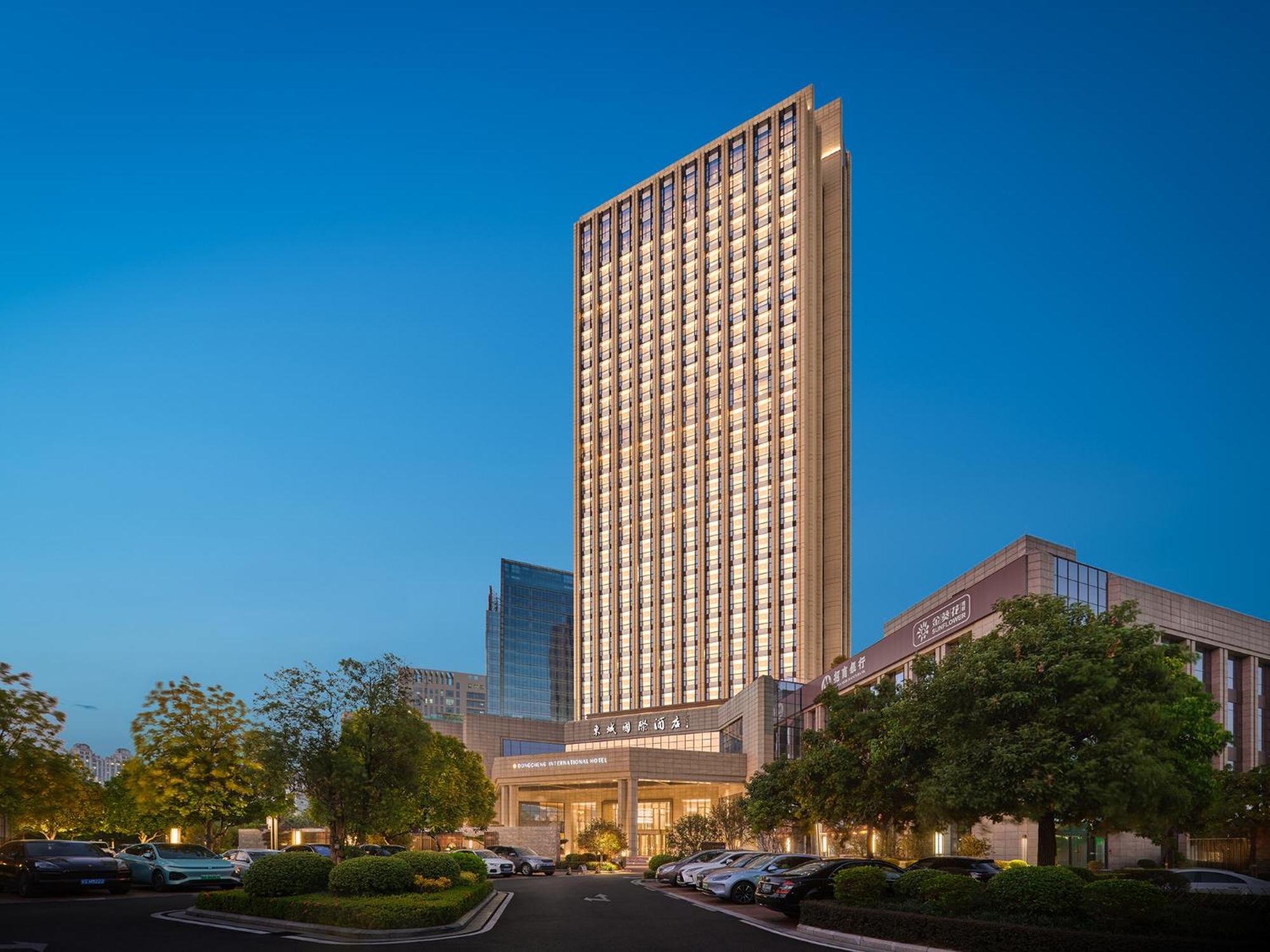 Dongguan Dongcheng International Hotel - Free Shuttle Buses For Executive Room Guests During Canton Fair Dış mekan fotoğraf