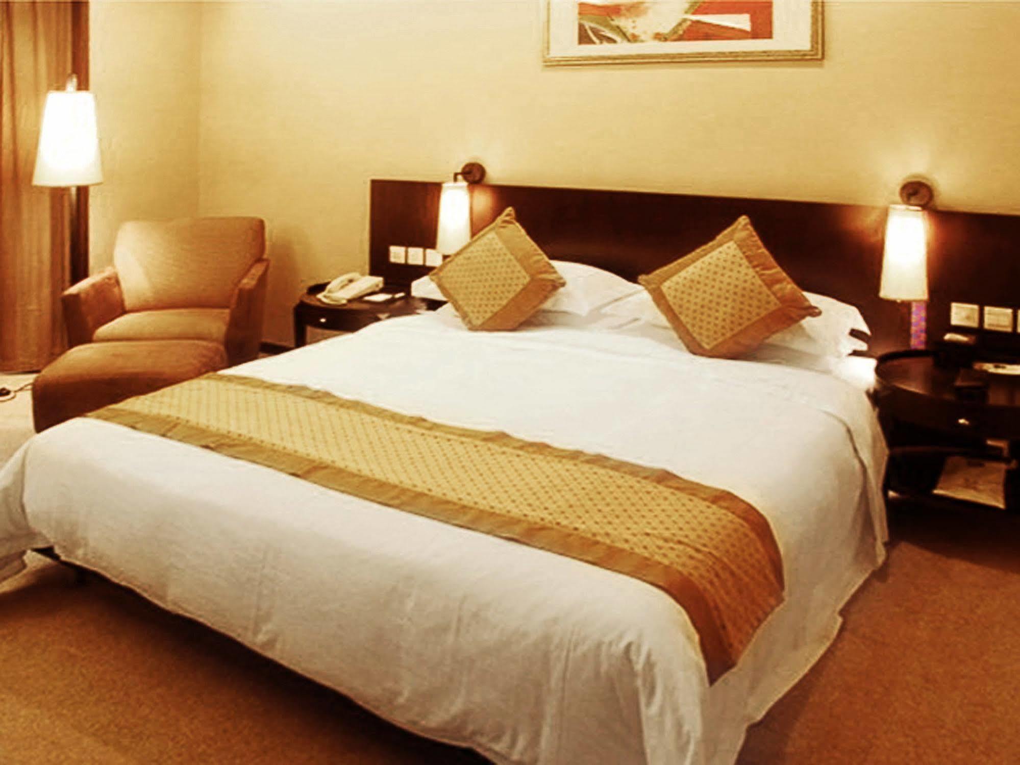 Dongguan Dongcheng International Hotel - Free Shuttle Buses For Executive Room Guests During Canton Fair Dış mekan fotoğraf